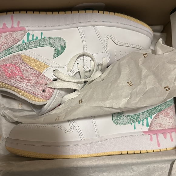 Nike 5.5 Youth Air Jordan 1 MID - Picture 5 of 7